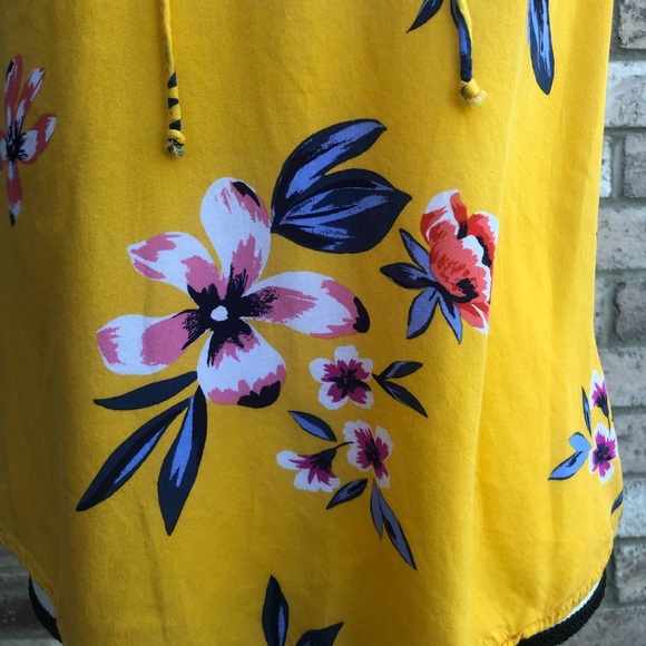Old Navy Yellow Floral Blouse - Picture 4 of 4